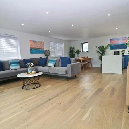 Luxury Beachside Sea View